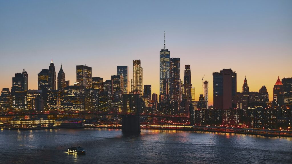 Lower Manhattan skyline with One World Trade Center seen from the water